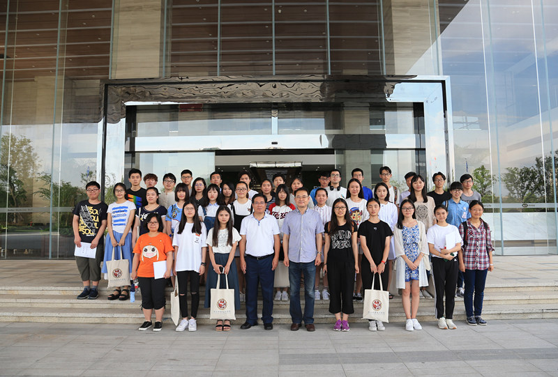 合影_副本.jpg 合影_副本.jpg